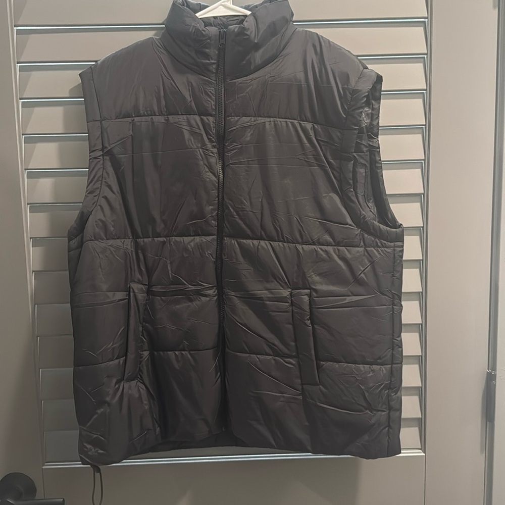 Black Oversized Puffer Vest Zip-Up Quilted Vest Size Medium NWT